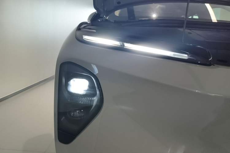 Used Nio ES7 2022 100 kWh Right Front Headlight