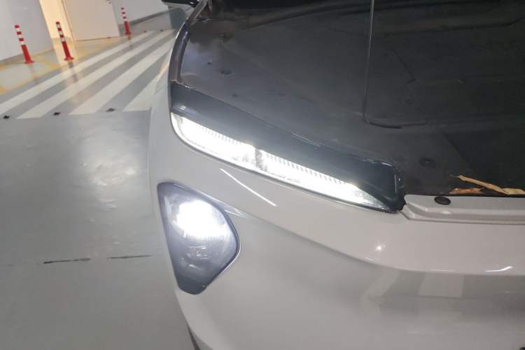 Used Nio ES7 2022 75 kWh Right Front Headlight