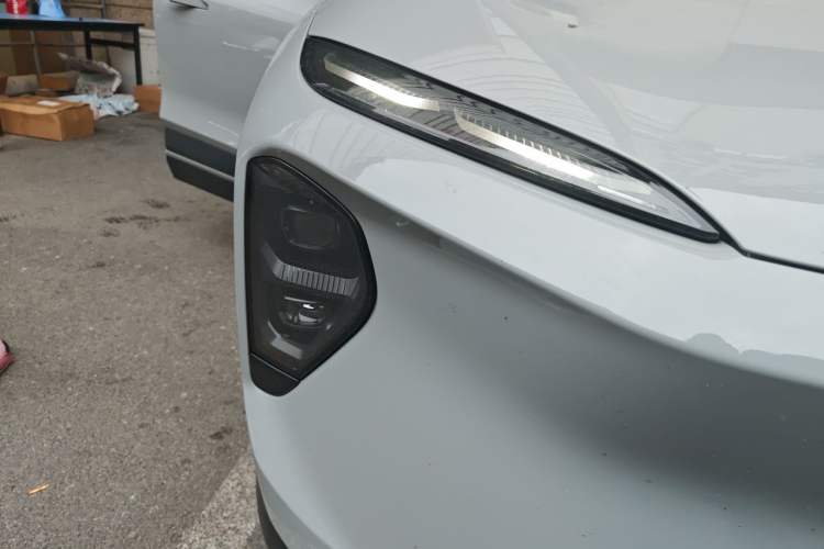 Used Nio ES7 2022 75 kWh Right Front Headlight