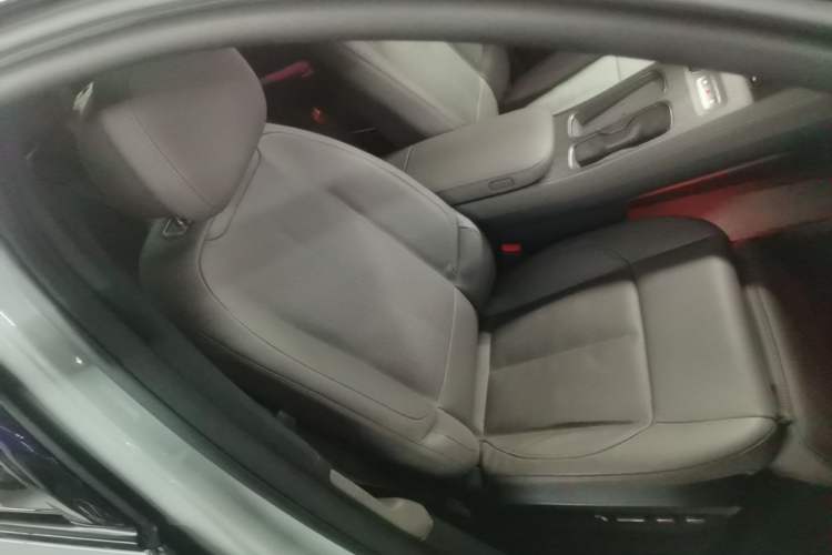 Used Nio ES7 2022 75 kWh Right Front Seat