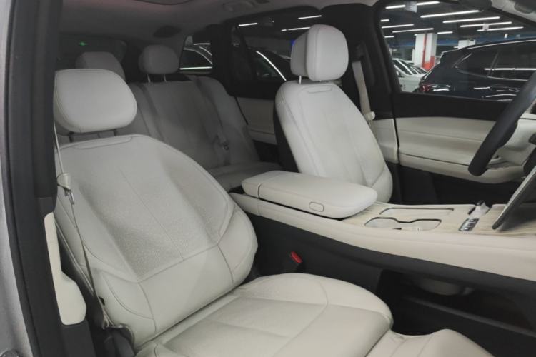Used Nio ES7 2022 75 kWh Right Front Seat