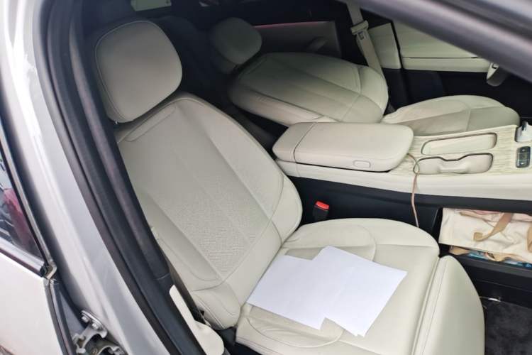 Used Nio ES7 2022 75 kWh Right Front Seat