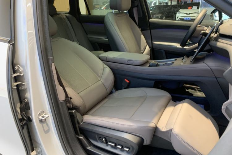 Used Nio ES7 2022 75 kWh Right Front Seat