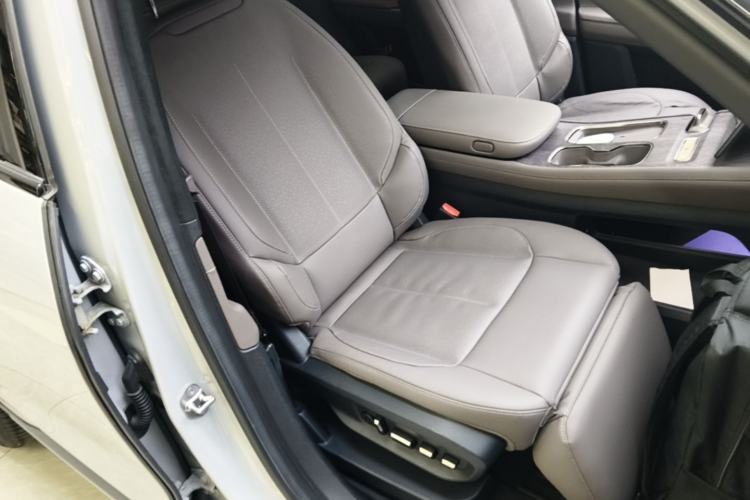 Used Nio ES7 2022 100 kWh Right Front Seat