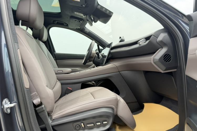 Used Nio ES7 2022 75 kWh Right Front Seat