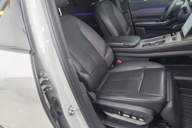 Used Nio ES7 2022 75 kWh Right Front Seat