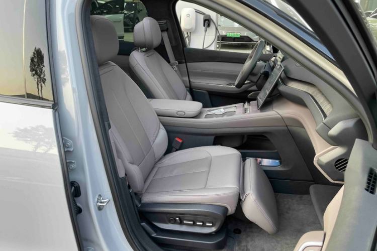 Used Nio ES7 2022 75 kWh Right Front Seat