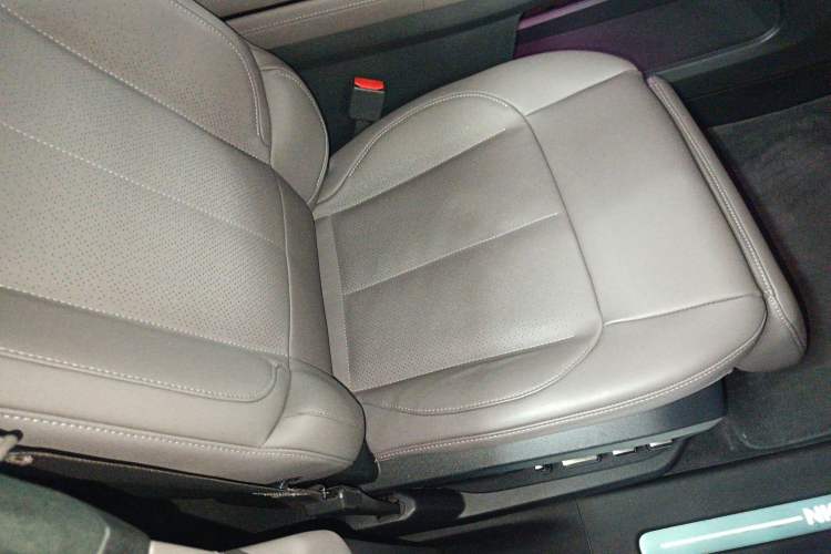 Used Nio ES7 2022 75 kWh Right Front Seat