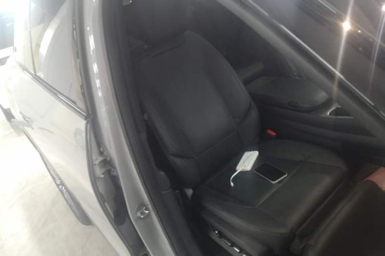 Used Nio ES7 2022 75 kWh Right Front Seat