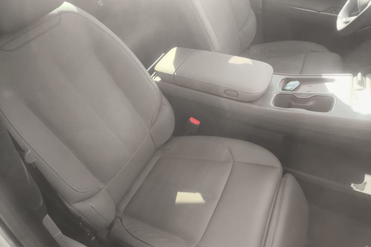 Used Nio ES7 2022 75 kWh Right Front Seat