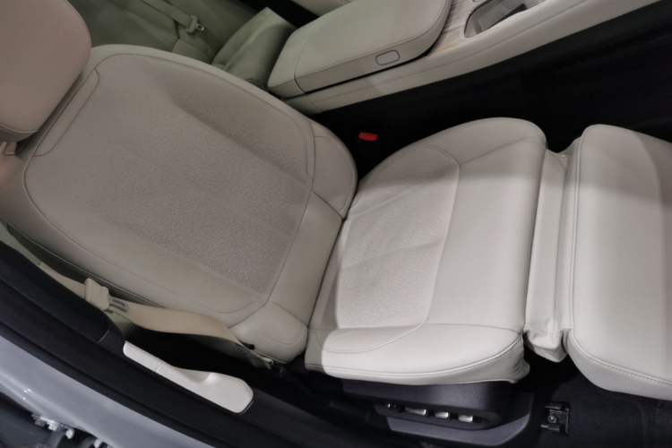 Used Nio ES7 2022 75 kWh Right Front Seat