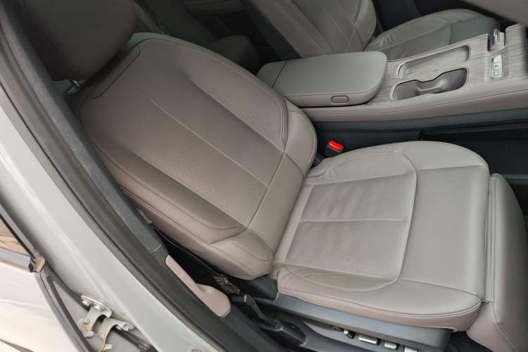 Used Nio ES7 2022 75 kWh Right Front Seat