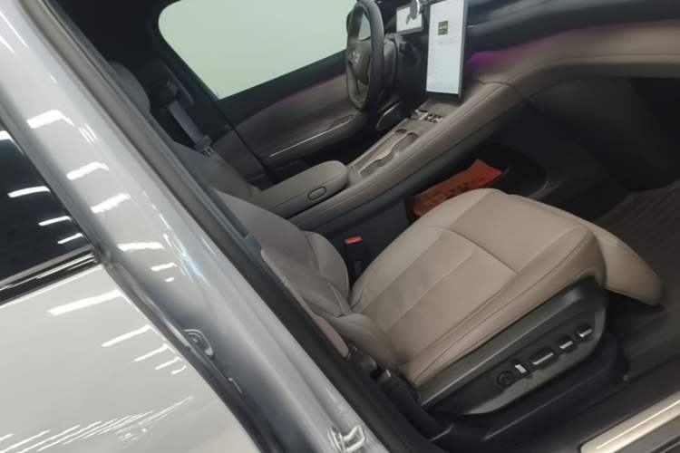 Used Nio ES7 2022 75 kWh Right Front Seat
