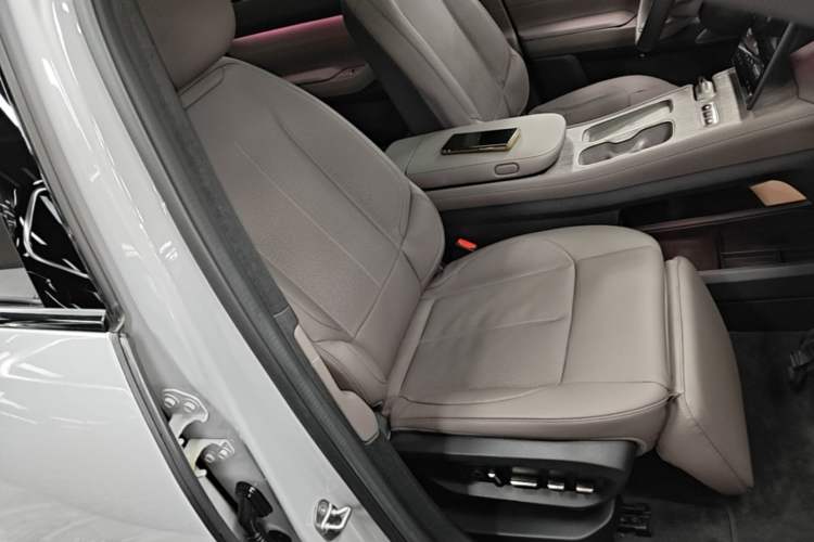 Used Nio ES7 2022 75 kWh Right Front Seat