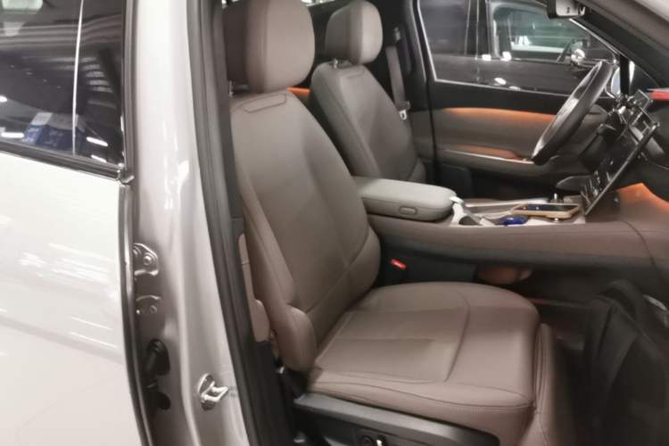 Used Nio ES7 2022 100 kWh Right Front Seat