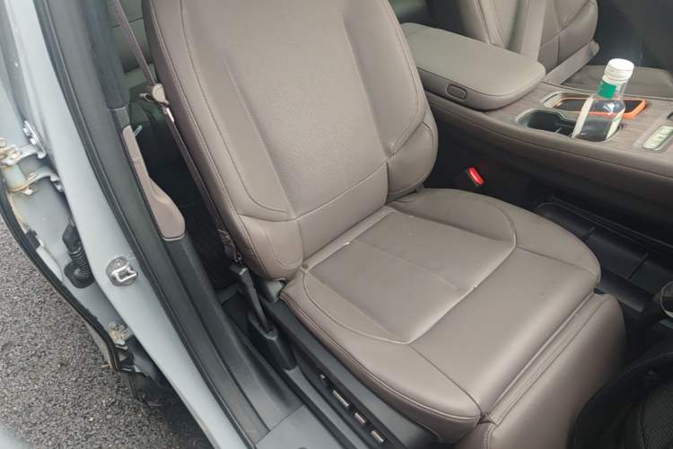 Used Nio ES7 2022 75 kWh Right Front Seat