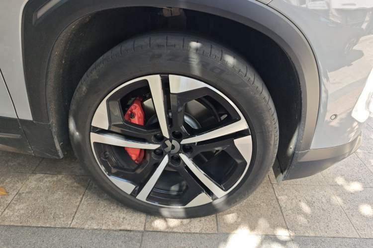 Used Nio ES7 2022 75 kWh Right Front Wheel Hub