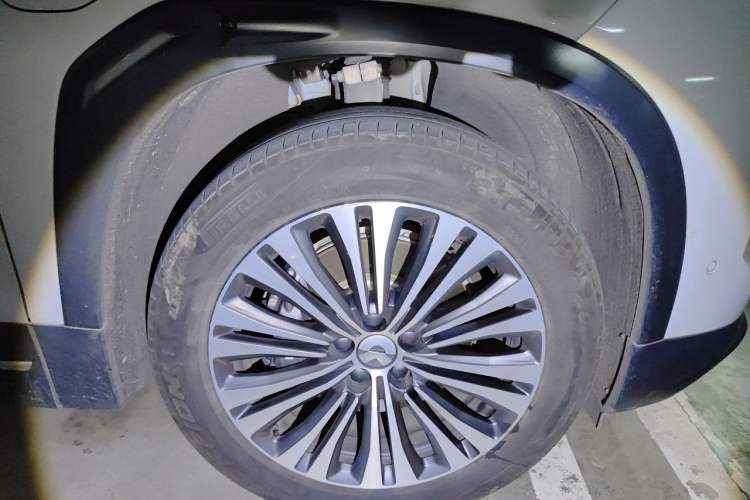Used Nio ES7 2022 75 kWh Right Front Wheel Hub