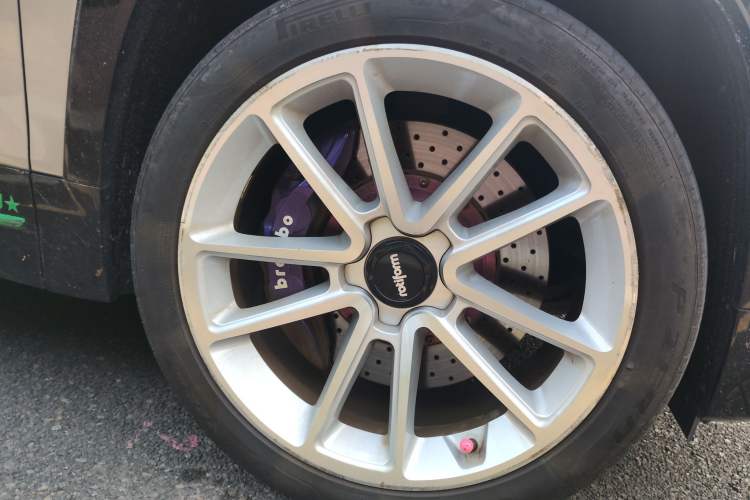 Used Nio ES7 2022 75 kWh Right Front Wheel Hub