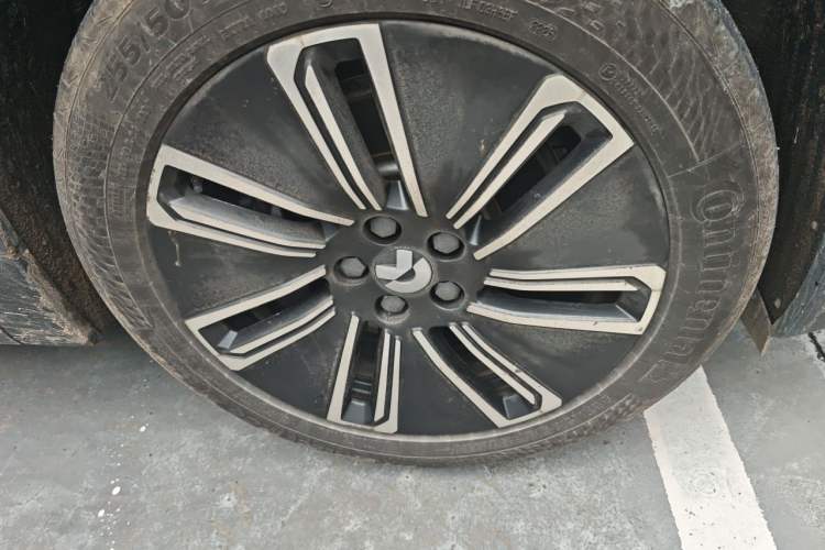 Used Nio ES7 2022 75 kWh Right Front Wheel Hub