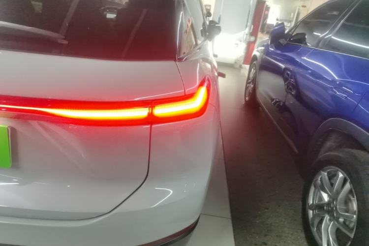 Used Nio ES7 2022 75 kWh Right Rear Taillight