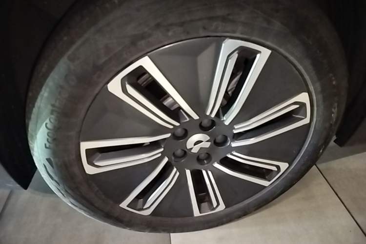 Used Nio ES7 2022 100 kWh Right Rear Wheel Hub