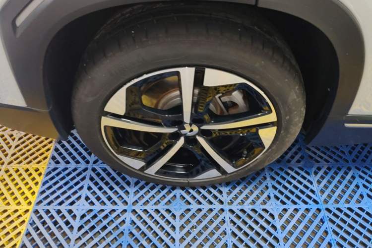 Used Nio ES7 2022 100kWh First Edition Right Rear Wheel Hub