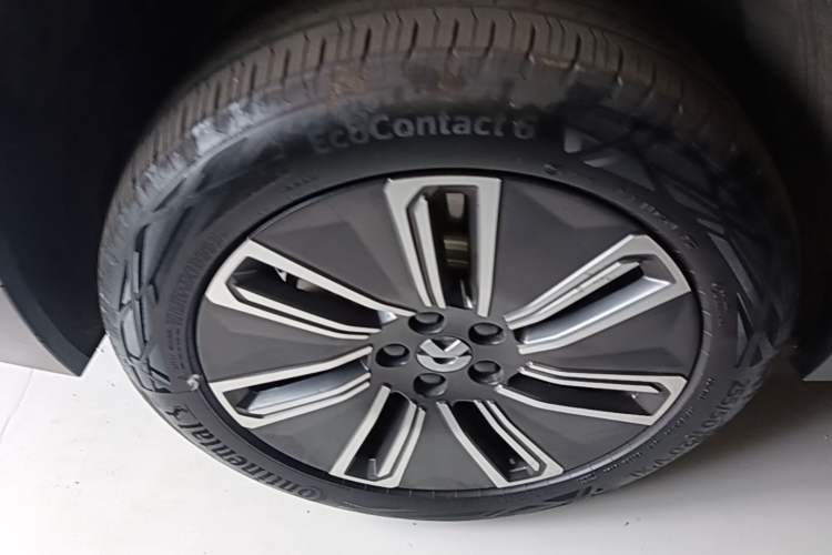Used Nio ES7 2022 75 kWh Right Rear Wheel Hub