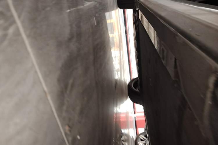 Used Nio ES7 2022 75 kWh Right Side Sill