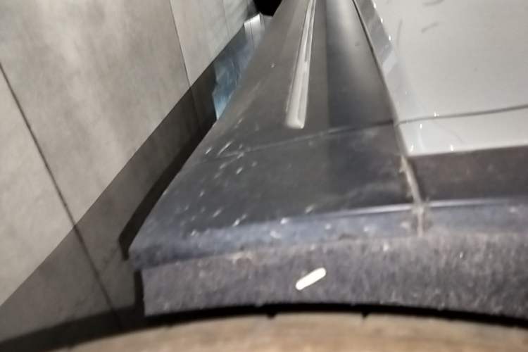 Used Nio ES7 2022 100 kWh Right Side Sill