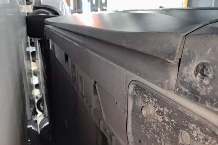 Used Nio ES7 2022 100kWh First Edition Right Side Sill