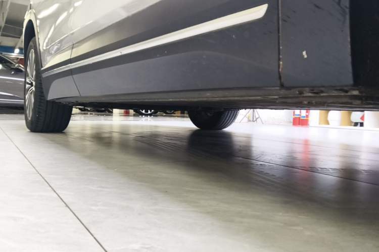 Used Nio ES7 2022 100 kWh Right Side Sill