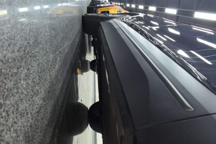 Used Nio ES7 2022 75 kWh Right Side Sill