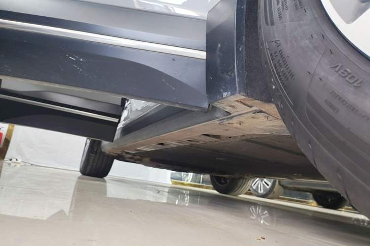 Used Nio ES7 2022 75 kWh Right Side Sill