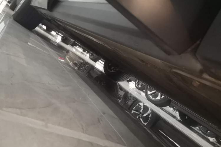 Used Nio ES7 2022 75 kWh Right Side Sill