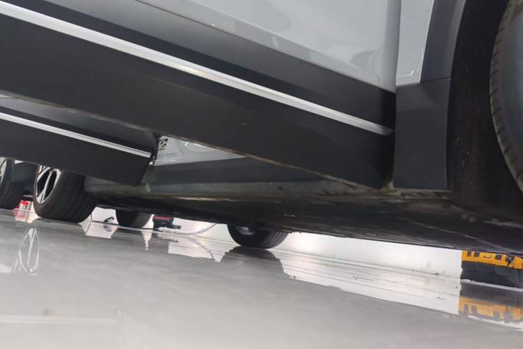 Used Nio ES7 2022 100kWh First Edition Right Side Sill