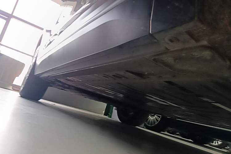 Used Nio ES7 2022 75 kWh Right Side Sill