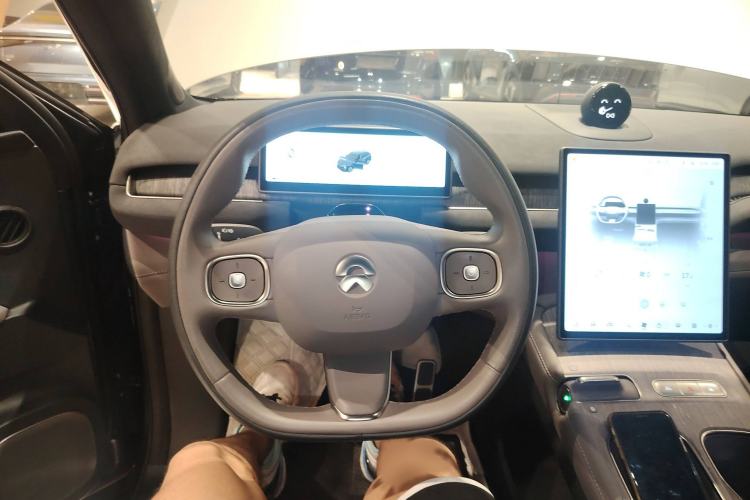Used Nio ES7 2022 75 kWh Steering Wheel