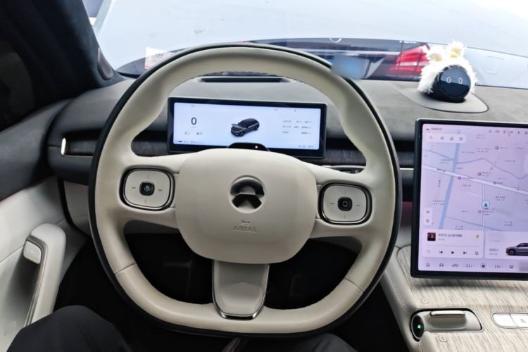 Used Nio ES7 2022 75 kWh Steering Wheel
