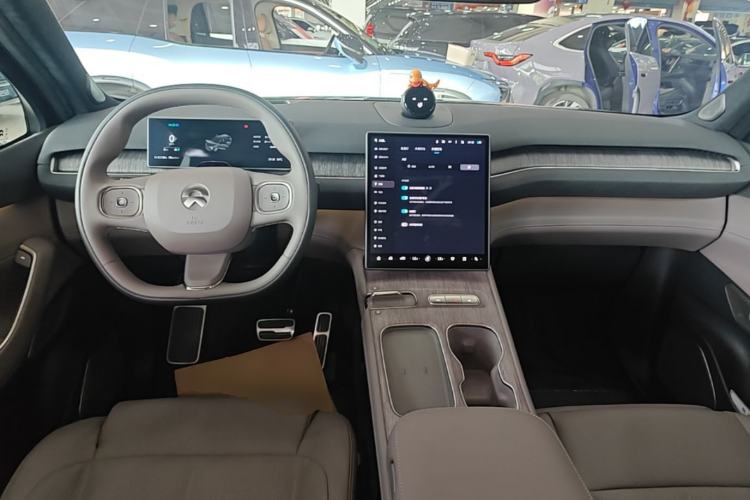 Used Nio ES7 2022 75 kWh Center Console