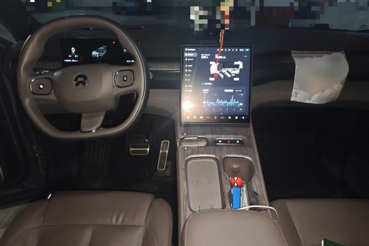 Used Nio ES7 2022 75 kWh Center Console