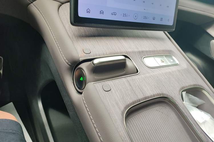 Used Nio ES7 2022 75 kWh Gear Lever
