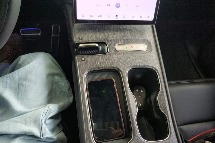 Used Nio ES7 2022 75 kWh Gear Lever