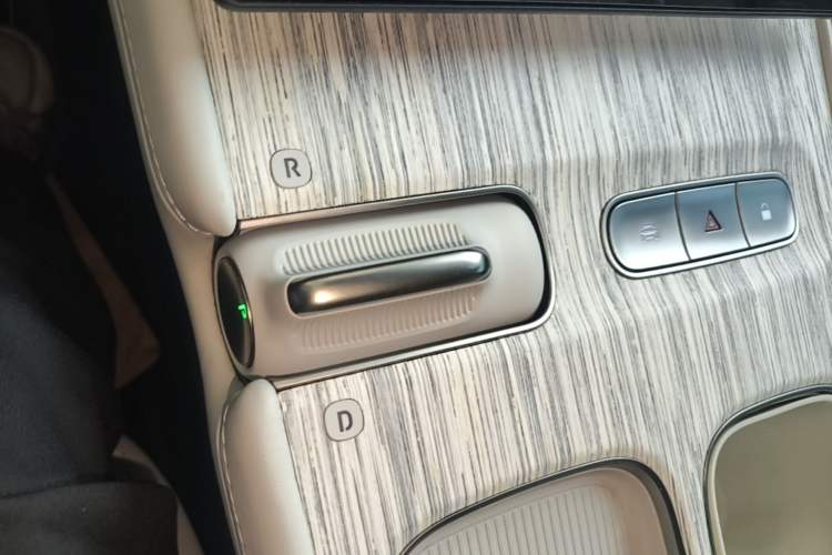 Used Nio ES7 2022 100kWh First Edition Gear Lever