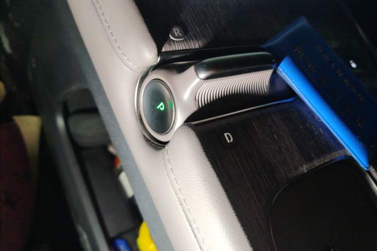 Used Nio ES7 2022 75 kWh Gear Lever
