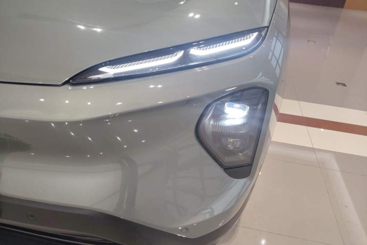 Used Nio ES7 2022 75 kWh Left Front Headlight
