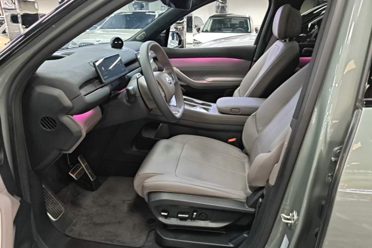 Used Nio ES7 2022 75 kWh Left Front Seat