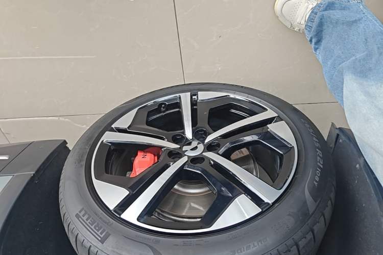 Used Nio ES7 2022 75 kWh Left Front Wheel Hub