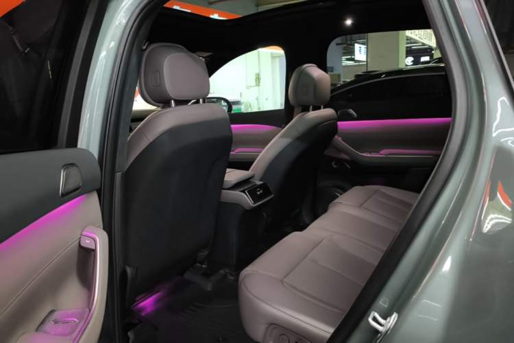 Used Nio ES7 2022 75 kWh Left Rear Seat
