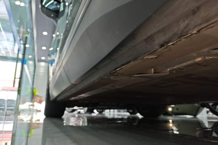 Used Nio ES7 2022 75 kWh Left Side Sill